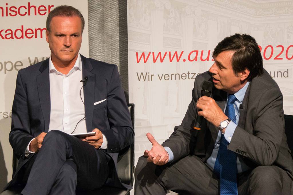 Podiumsdiskussion: Digitalisierung der Prozesse in Wirtschaft und Staat. Chancen und Risiken. Braucht es Regulierungsmaßnahmen?