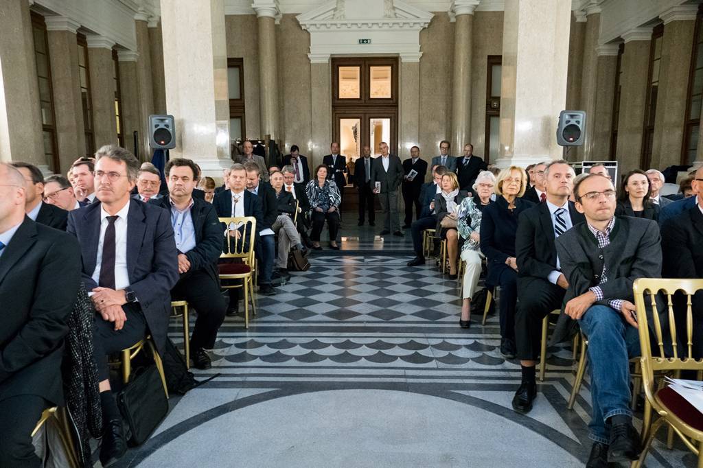 Business-Talk „Zur Person“: Staatssekretärin Mag.a Sonja Steßl